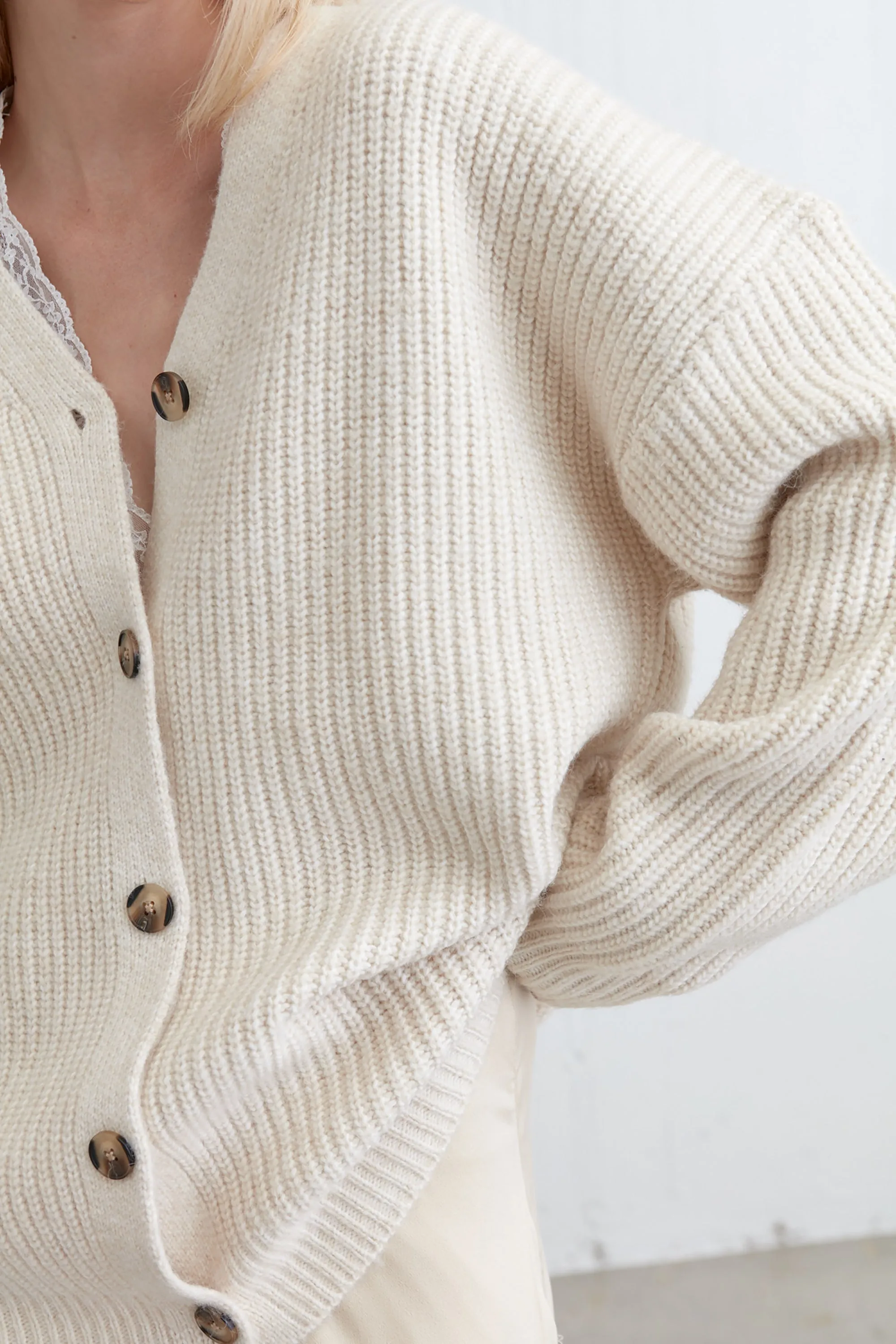 CHUNKY CARDIGAN